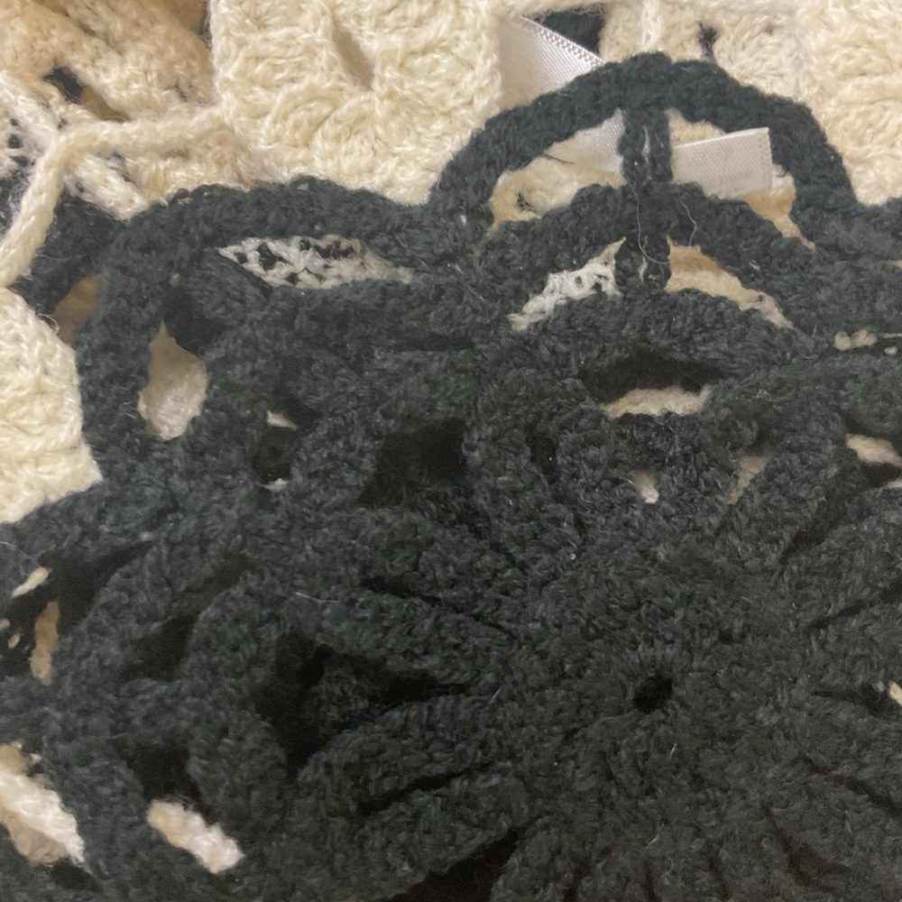 CLOTH BY DESIGN Crochet Top - Picture 5 of 5